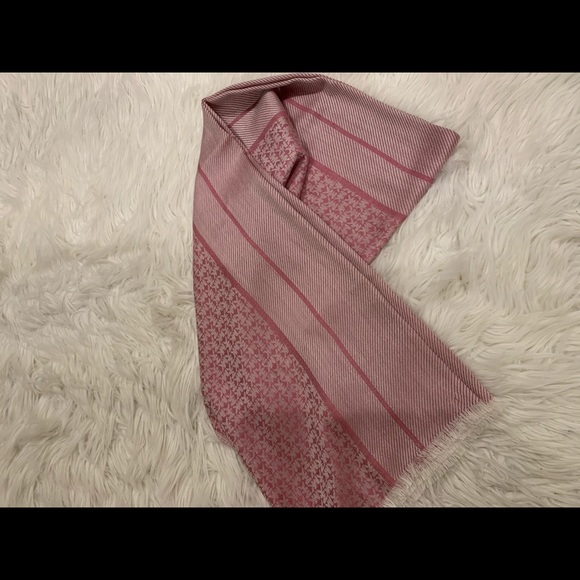 Brand new authentic Michael Kors scarf - Picture 2 of 3